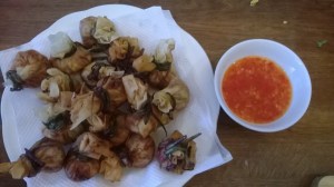 Kultaiset nyytit ja makea chilikastike