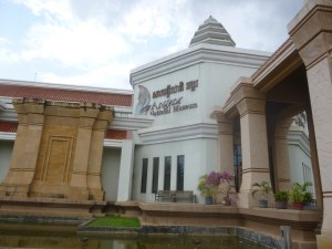 Siem Reapin moderni kansallismuseo, jonka omistavat thaimaaaiset