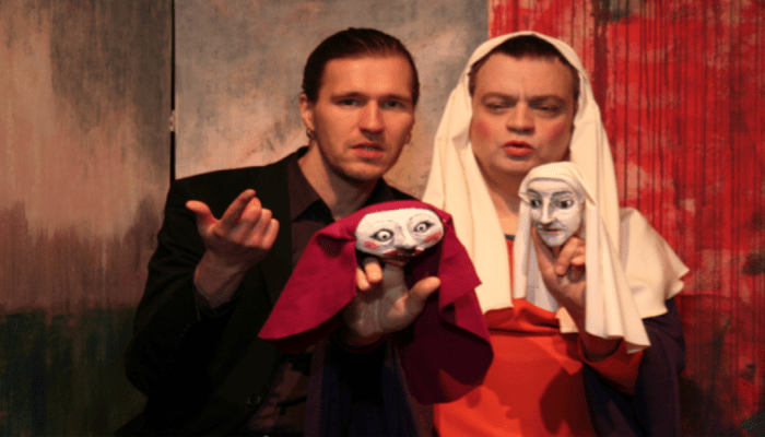 700x400_stretch_johneleanor