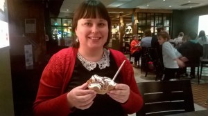 Elisa nauttii hotellin Hesessä. Kuva: Eija / Lady Dandy