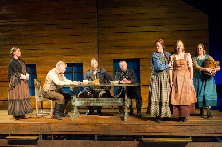 Kuvassa: Leenamari Unho, Eero Saarinen, Aaro Wichmann, Kari Mattila, Tiina Peltonen, Anna-Maija Jalkanen, Laura Alajääski – Kuva © Tapio Vanhatalo