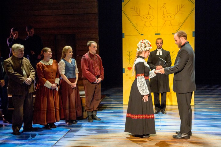 Kuvassa Eero Saarinen, Leenamari Unho, Anna-Maija Jalkanen, Sami Paasila Laura Alajääski, Mikko Vihma ja Aaro Wichmann – Kuva © Tapio Vanhatalo