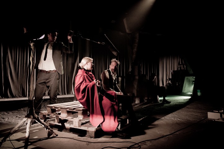 Kuvassa: Martin Bahne, Iida Kuningas ja Robert Enckell. Kuva: Jonatan Sundström