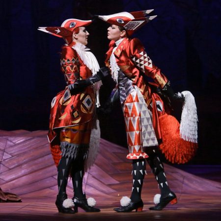 Hanna Rantala ja Mari Palo kettuina. Kuva: Heikki Tuuli,2015