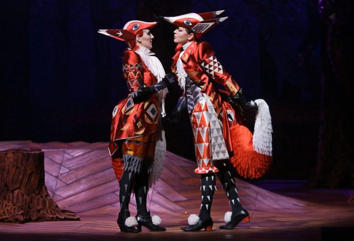 Hanna Rantala ja Mari Palo kettuina. Kuva: Heikki Tuuli,2015