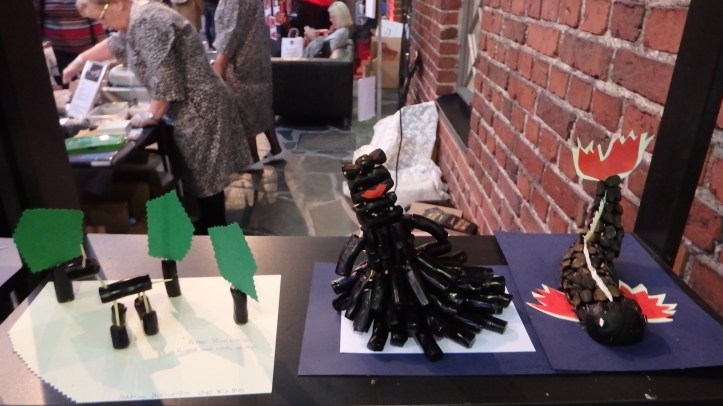 Lakupalat taipuvat myös taiteeksi.