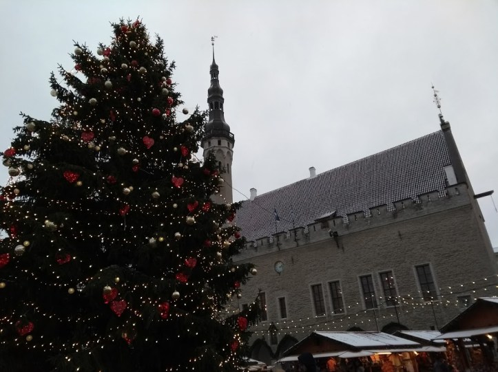 Vanhankaupungin Raatihuoneentorin joulumarkkinoilla