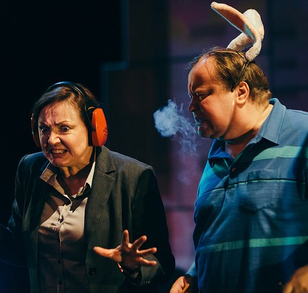 Kuvassa Pirjo Luoma-aho ja Tuomas Uusitalo. Kuvaaja Mitro Härkönen / Kansallisteatteri