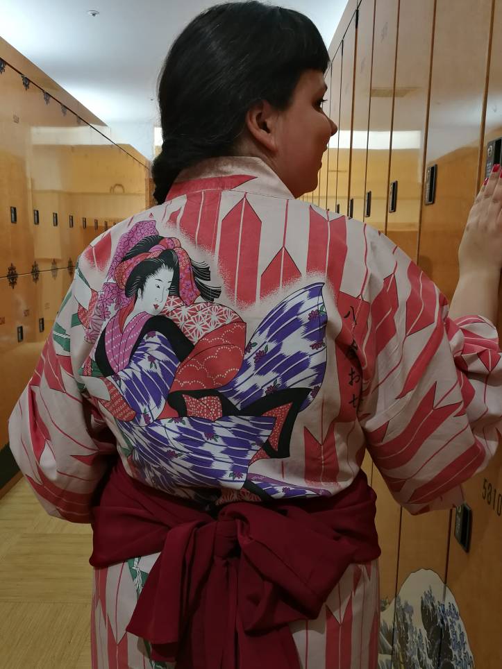 Valitsin yukatanini sen kauniin selkäpuolen kuvan takia.