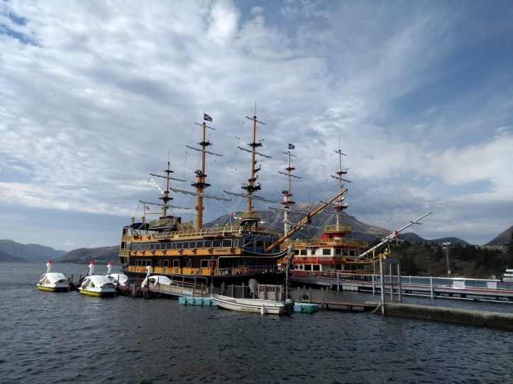 Risteilyalukset ja polkuveneet