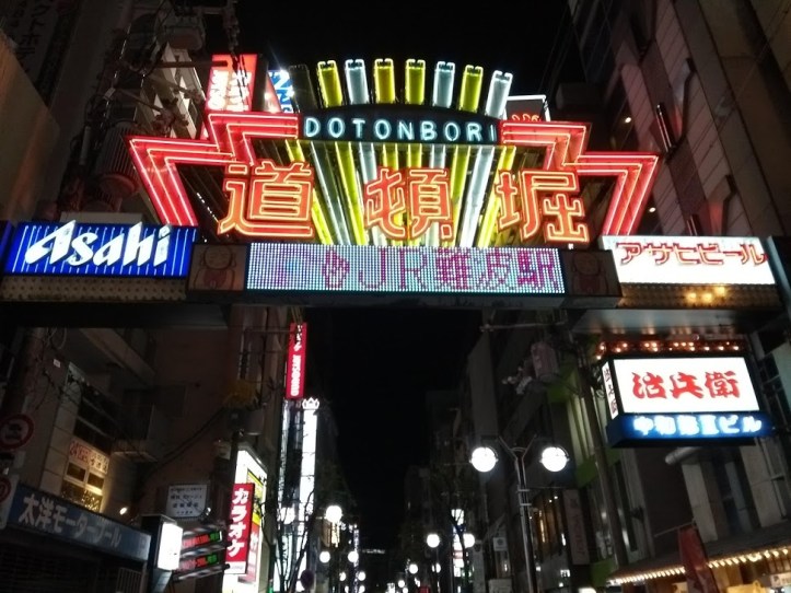 Dotonborin yömarketin yksi viihdekaduista