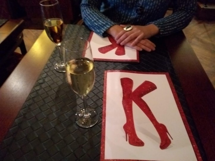 Etkoilla ravintola Graniittilinnassa käsiohjelman ja kuoharin kanssa. 