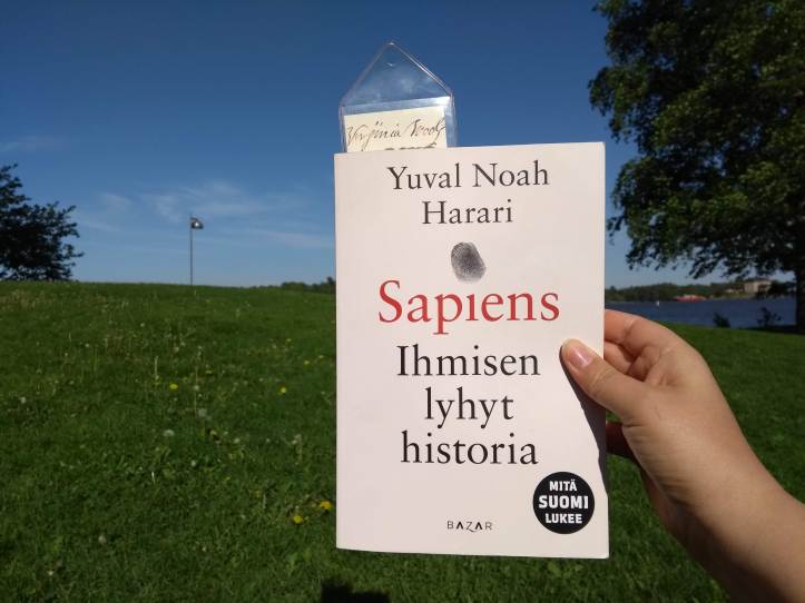 Luin Sapiens-kirjaa tällä viikolla Tervasaaressa.