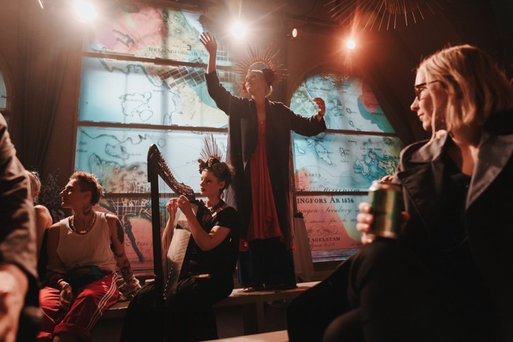 Ilta sisälsi useita musiikkiesityksiä. Kuvat eilisestä salakinosta on ottanut Juuso Koivisto. 