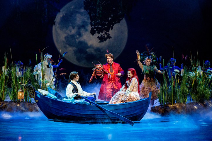 Helsingin Kaupunginteatteri – Pieni merenneito – Kuvassa Tero Koponen, Tuukka Leppänen, Sonja Pajunoja – Kuva © Robert Seger