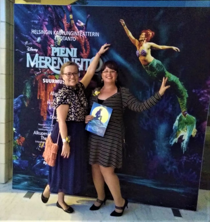 Tässä kopeloin Arielia.