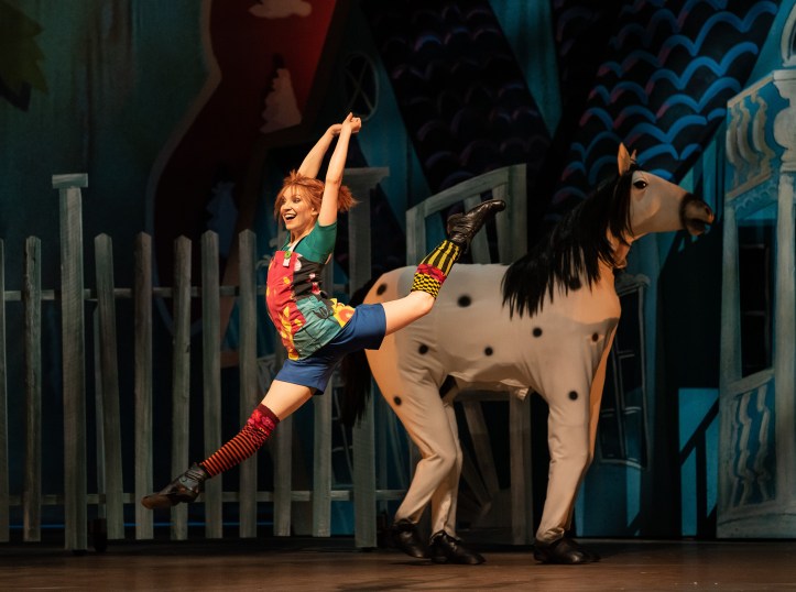 Kuvassa: Abigail Sheppard, Linas Kavaliauskas, Maksim Tšukarjov. Kuva: Roosa Oksaharju