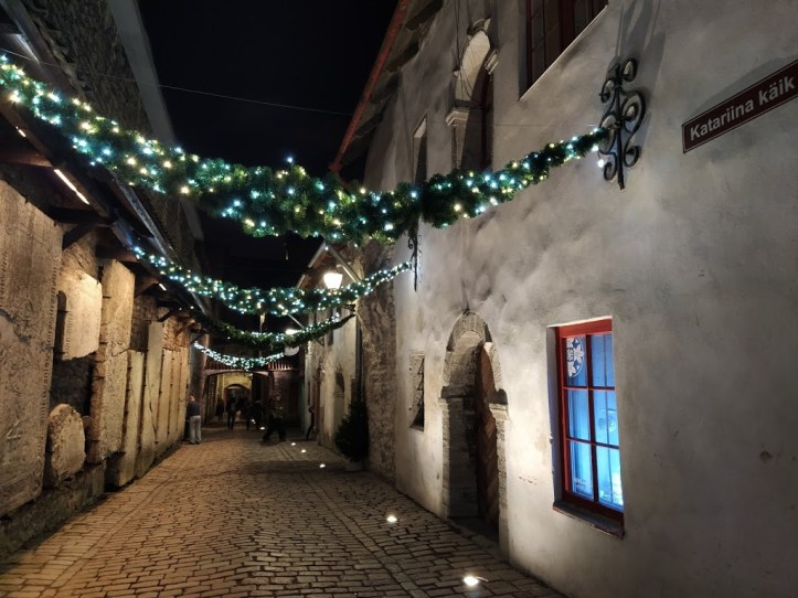 Tallinnan keskiaikainen tunnelma on parhaiten kosketeltavissa Katariinankujalla.